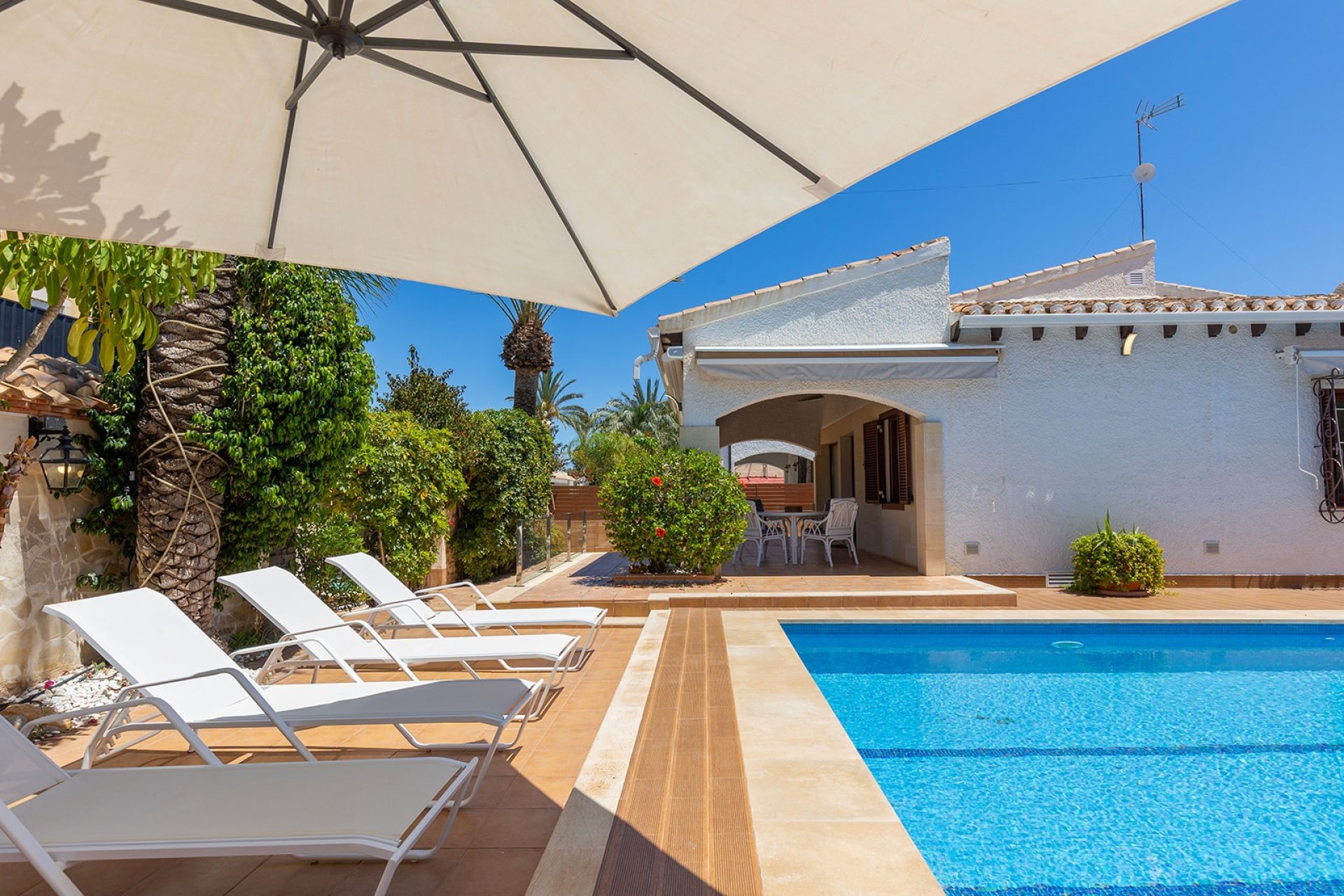 Resale - Villa -
Orihuela Costa - Costa Blanca