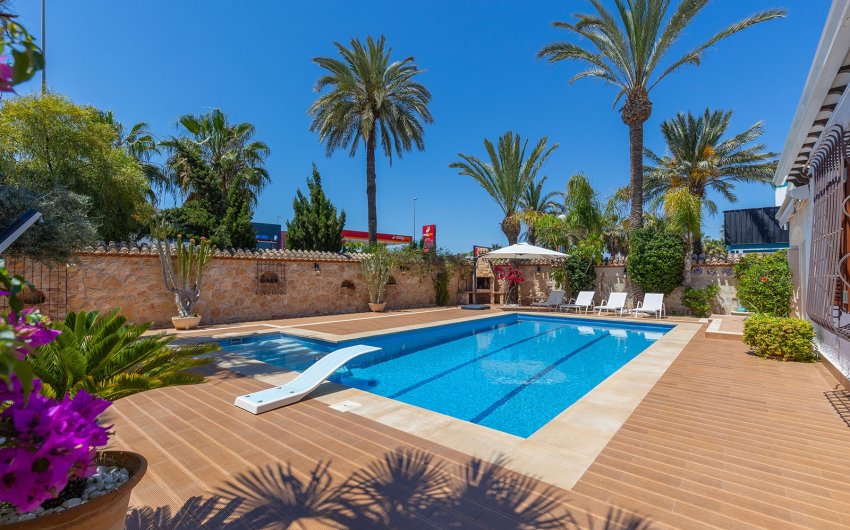 Resale - Villa -
Orihuela Costa - Costa Blanca