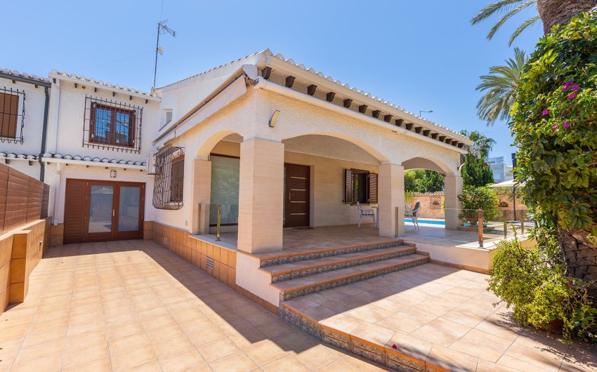 Resale - Villa -
Orihuela Costa - Costa Blanca