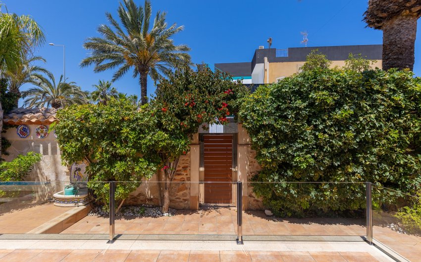 Resale - Villa -
Orihuela Costa - Costa Blanca