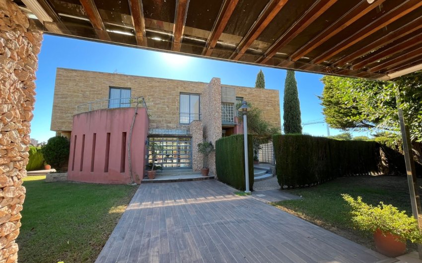 Resale - Villa -
Orihuela Costa - Dehesa de campoamor
