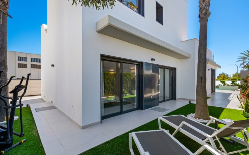 Resale - Villa -
Orihuela Costa - Dehesa de campoamor