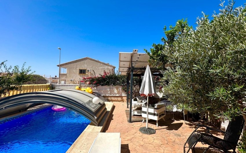 Resale - Villa -
Orihuela Costa - La Regia