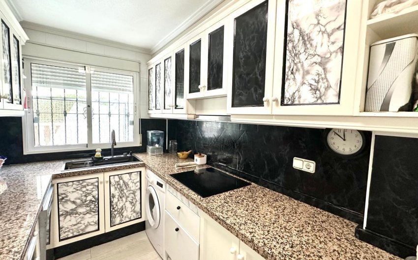 Resale - Villa -
Orihuela Costa - La Regia