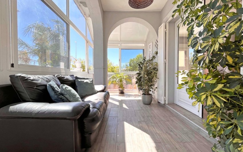 Resale - Villa -
Orihuela Costa - La Zenia