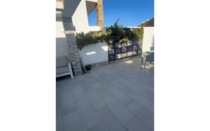 Resale - Villa -
Orihuela Costa - La Zenia