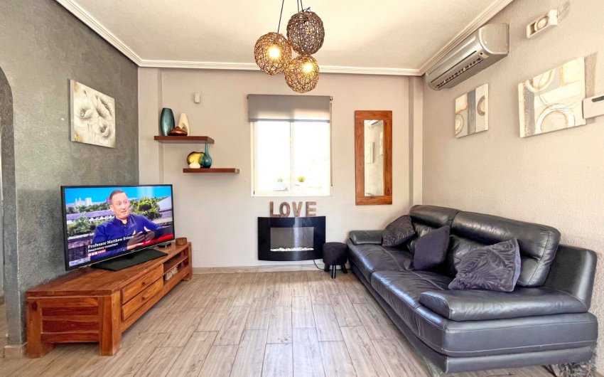 Resale - Villa -
Orihuela Costa - La Zenia