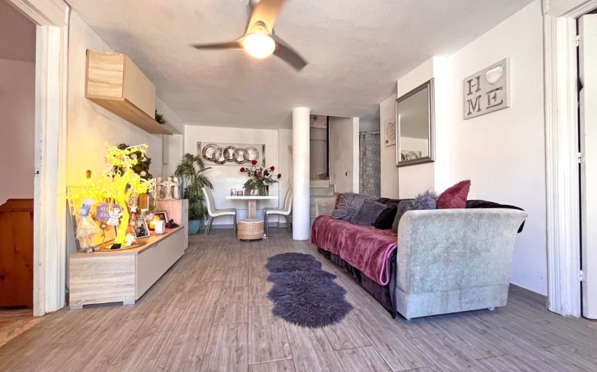 Resale - Villa -
Orihuela Costa - La Zenia