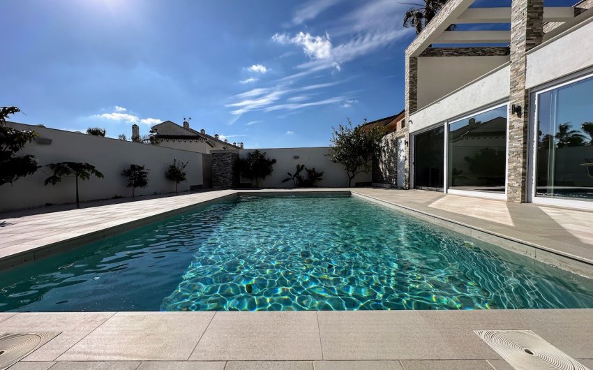 Resale - Villa -
Orihuela Costa - La Zenia