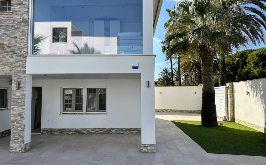 Resale - Villa -
Orihuela Costa - La Zenia