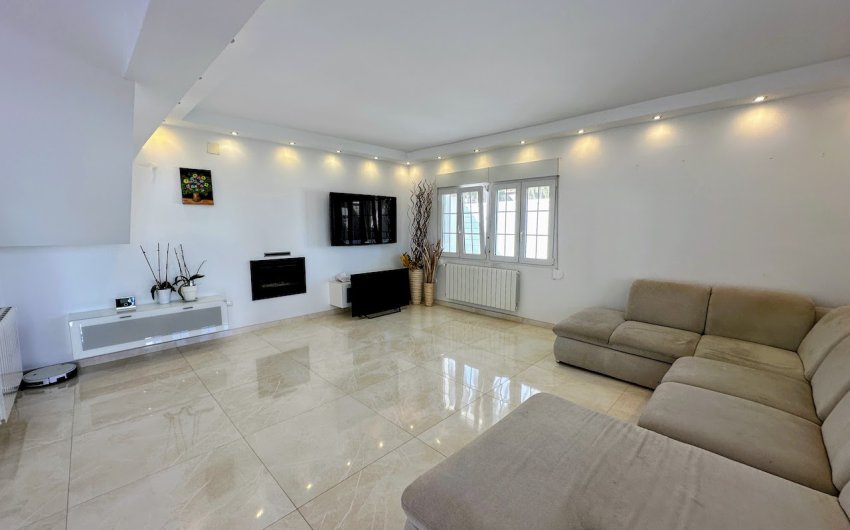 Resale - Villa -
Orihuela Costa - La Zenia