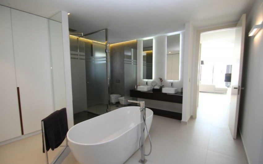 Resale - Villa -
Orihuela Costa - La Zenia