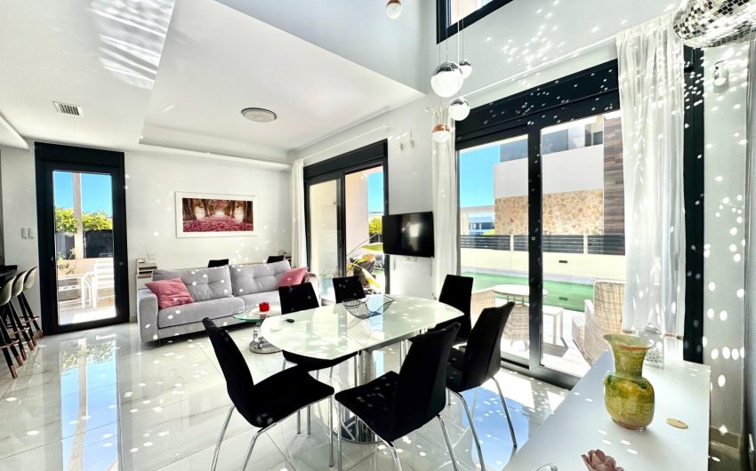 Resale - Villa -
Orihuela Costa - Lomas de Cabo Roig
