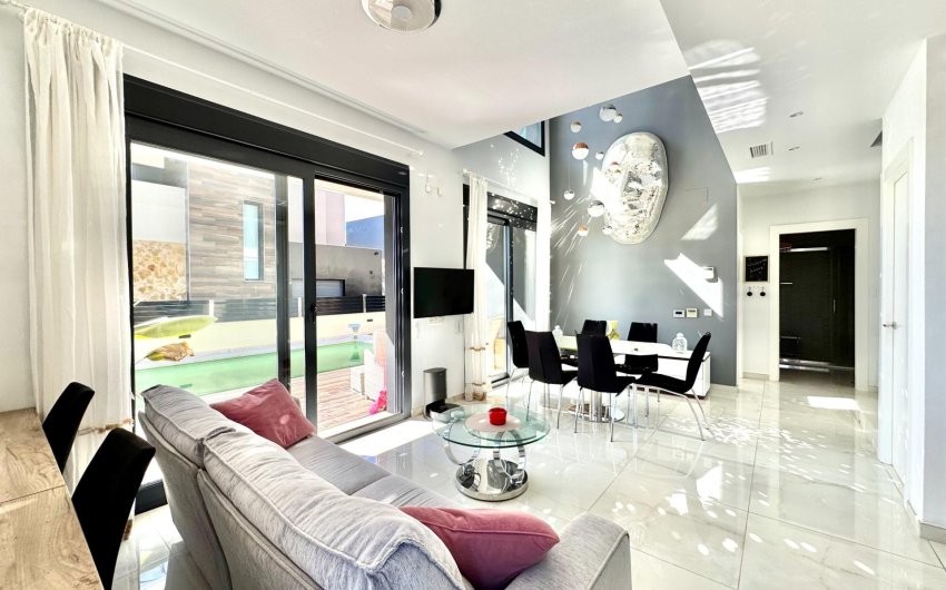 Resale - Villa -
Orihuela Costa - Lomas de Cabo Roig