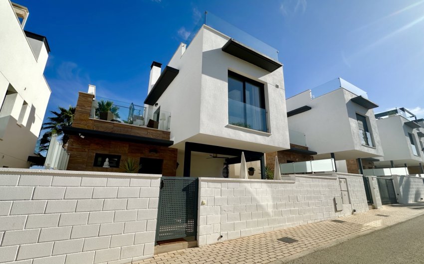 Resale - Villa -
Orihuela Costa - Lomas De Cabo Roig