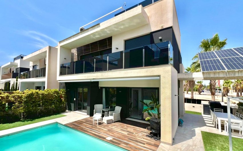Resale - Villa -
Orihuela Costa - Lomas de Cabo Roig