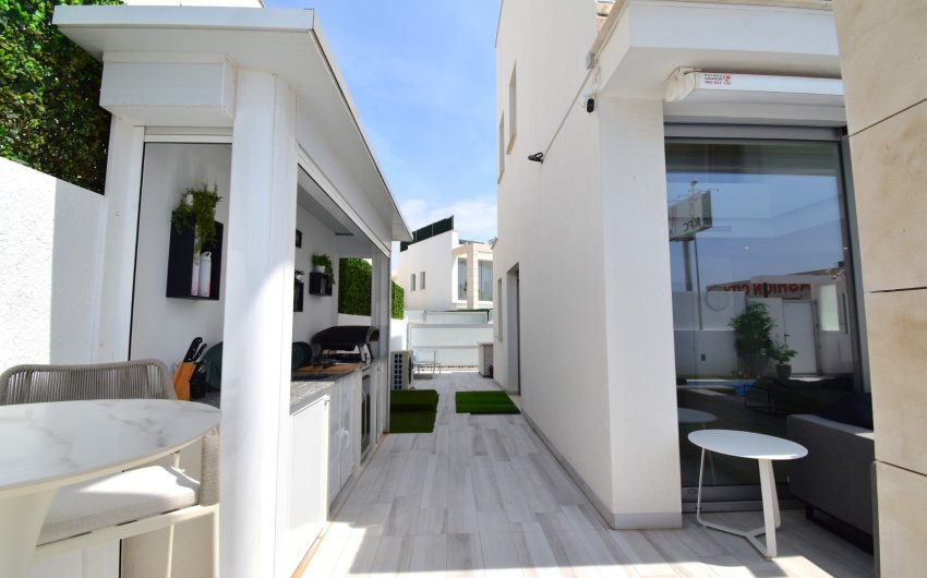 Resale - Villa -
Orihuela Costa - Lomas De Cabo Roig