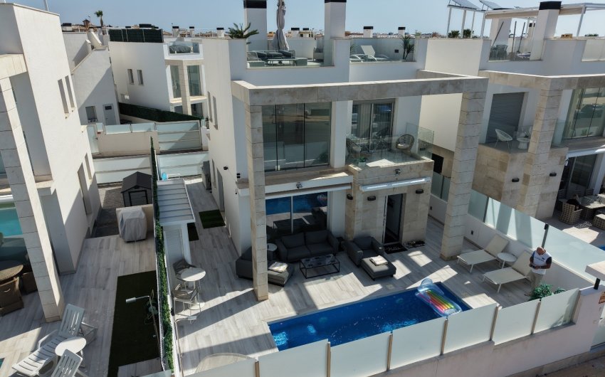 Resale - Villa -
Orihuela Costa - Lomas De Cabo Roig