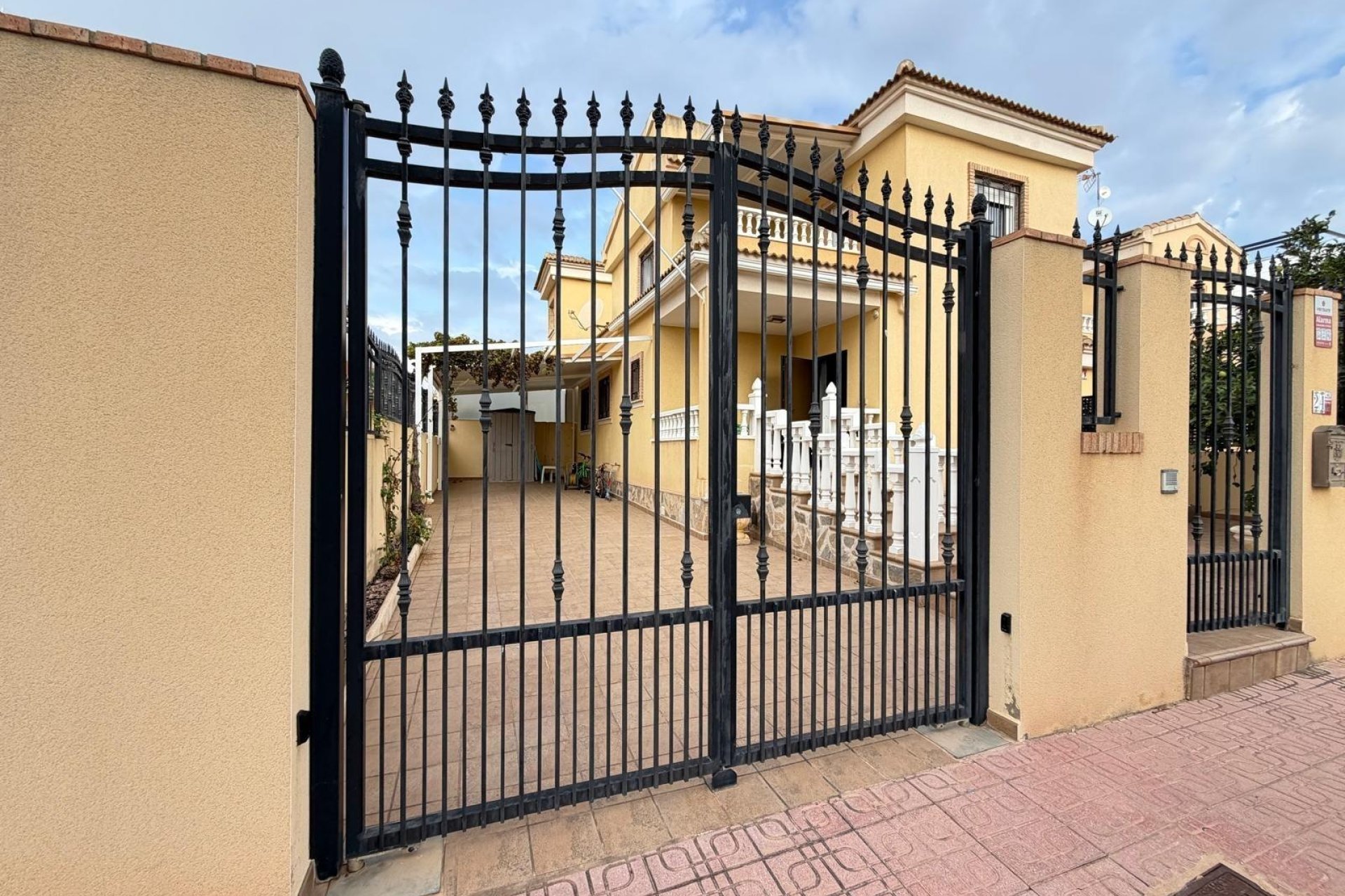 Resale - Villa -
Orihuela Costa - Lomas De Don Juan