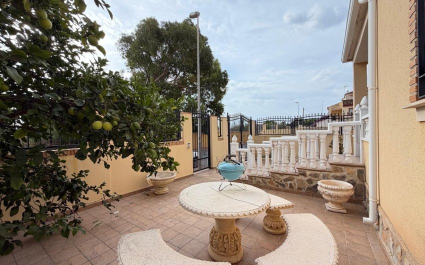 Resale - Villa -
Orihuela Costa - Lomas De Don Juan