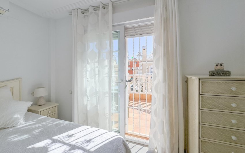 Resale - Villa -
Orihuela Costa - Los Almendros-la Florida