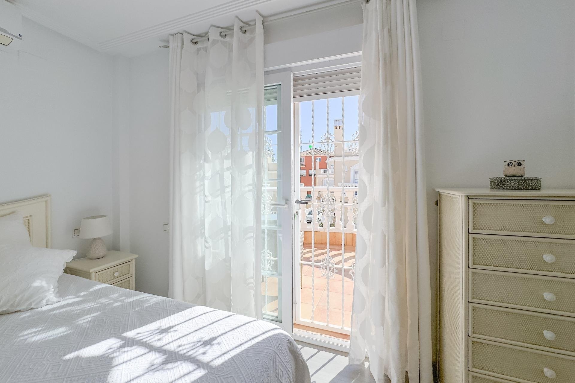 Resale - Villa -
Orihuela Costa - Los Almendros-la Florida