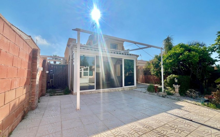 Resale - Villa -
Orihuela Costa - Los Almendros-la Florida