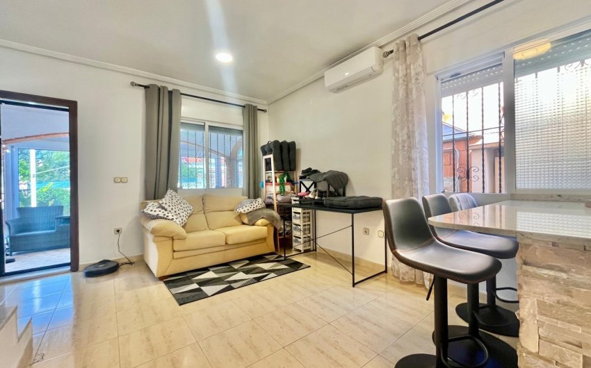 Resale - Villa -
Orihuela Costa - Los Almendros-la Florida