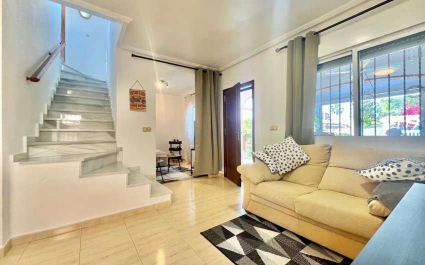 Resale - Villa -
Orihuela Costa - Los Almendros-la Florida