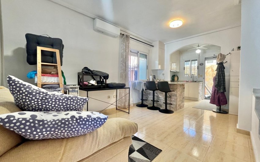 Resale - Villa -
Orihuela Costa - Los Almendros-la Florida