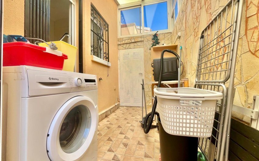 Resale - Villa -
Orihuela Costa - Los Almendros-la Florida