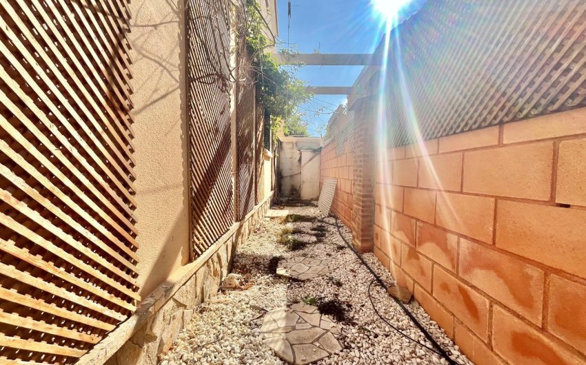 Resale - Villa -
Orihuela Costa - Los Almendros-la Florida