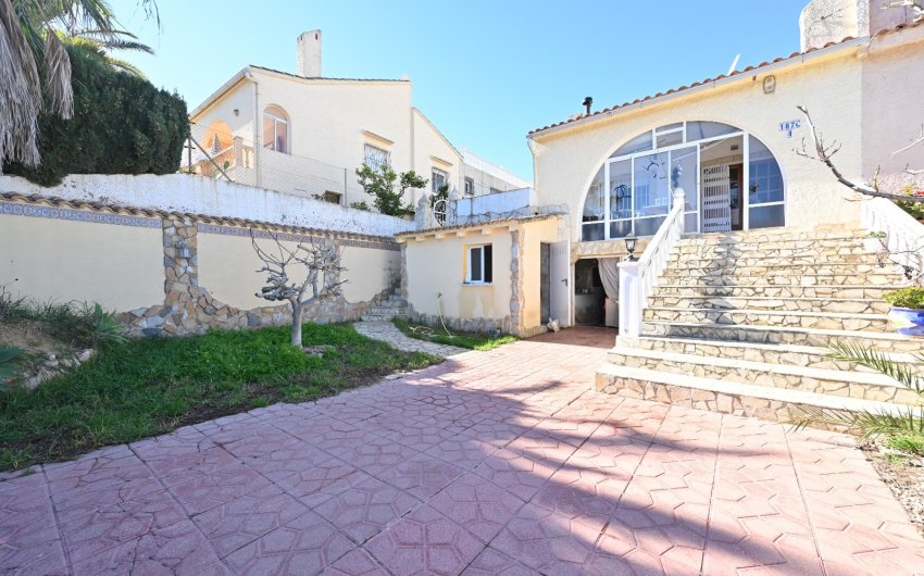 Resale - Villa -
Orihuela Costa - Los Altos