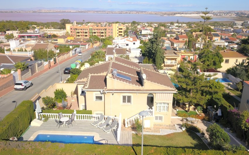 Resale - Villa -
Orihuela Costa - Los Balcones