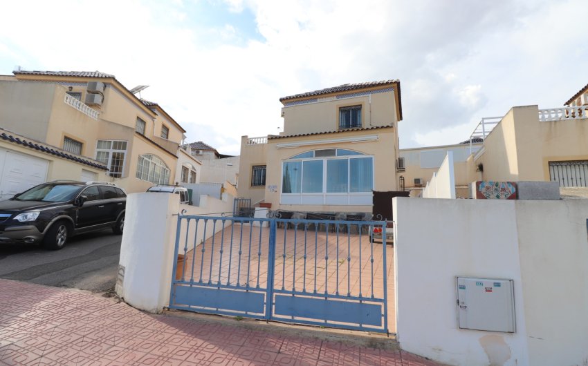 Resale - Villa -
Orihuela Costa - Los Balcones