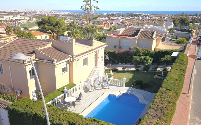 Resale - Villa -
Orihuela Costa - Los Balcones
