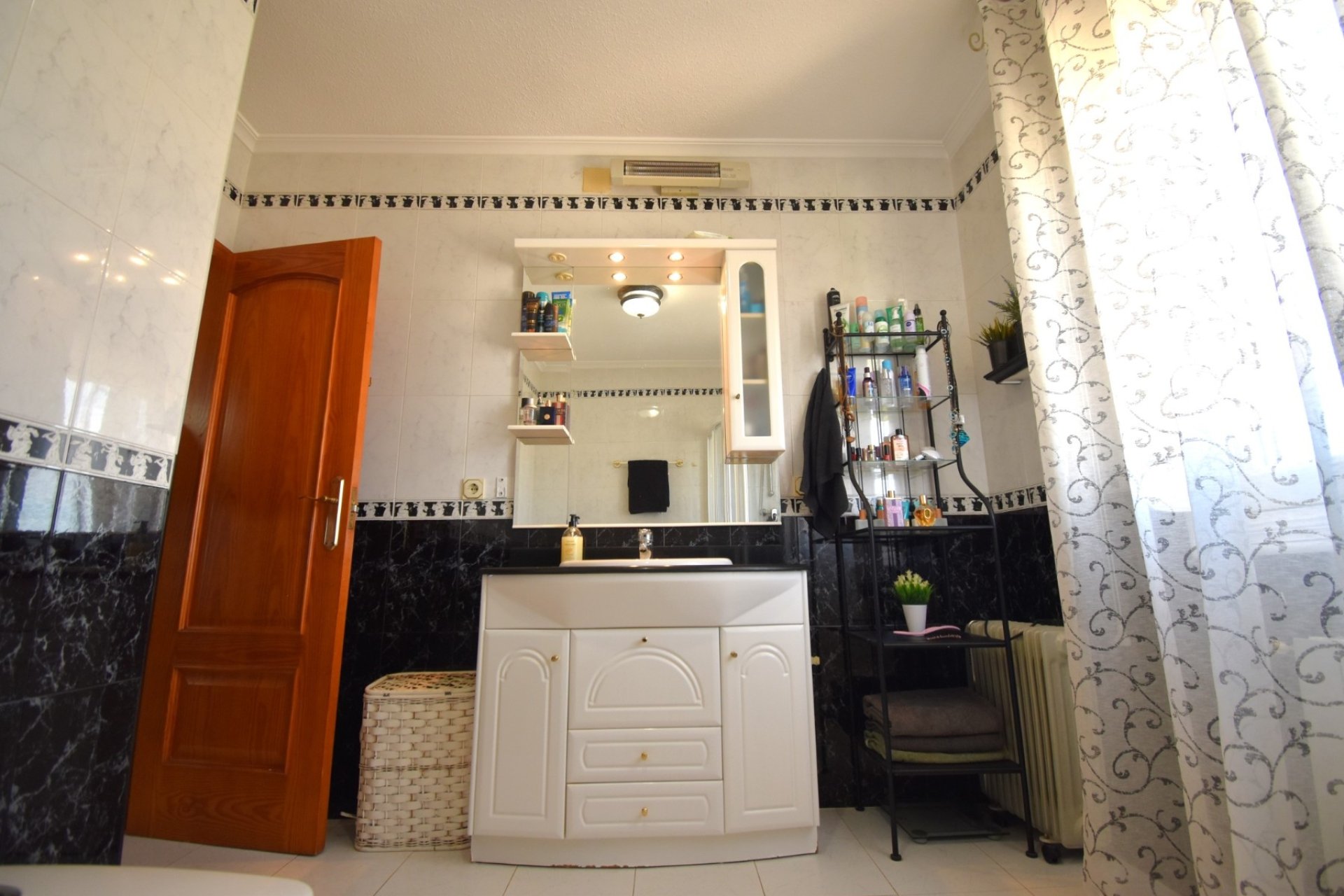 Resale - Villa -
Orihuela Costa - Los Balcones