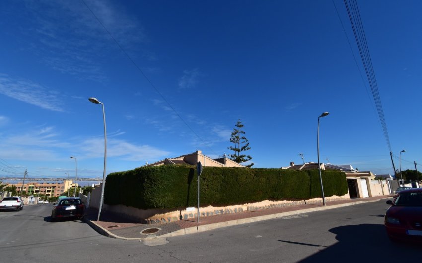 Resale - Villa -
Orihuela Costa - Los Balcones