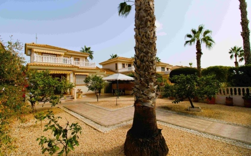 Resale - Villa -
Orihuela Costa - Los Dolses