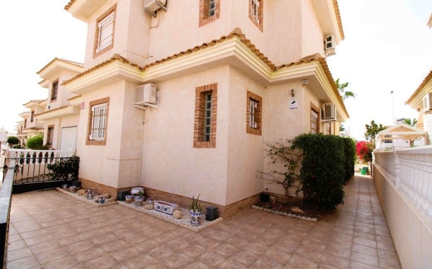 Resale - Villa -
Orihuela Costa - Los Dolses