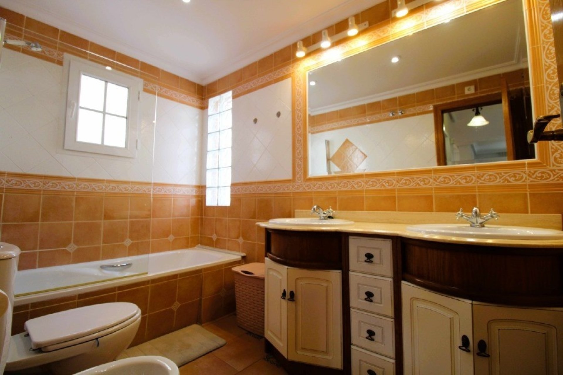 Resale - Villa -
Orihuela Costa - Los Dolses