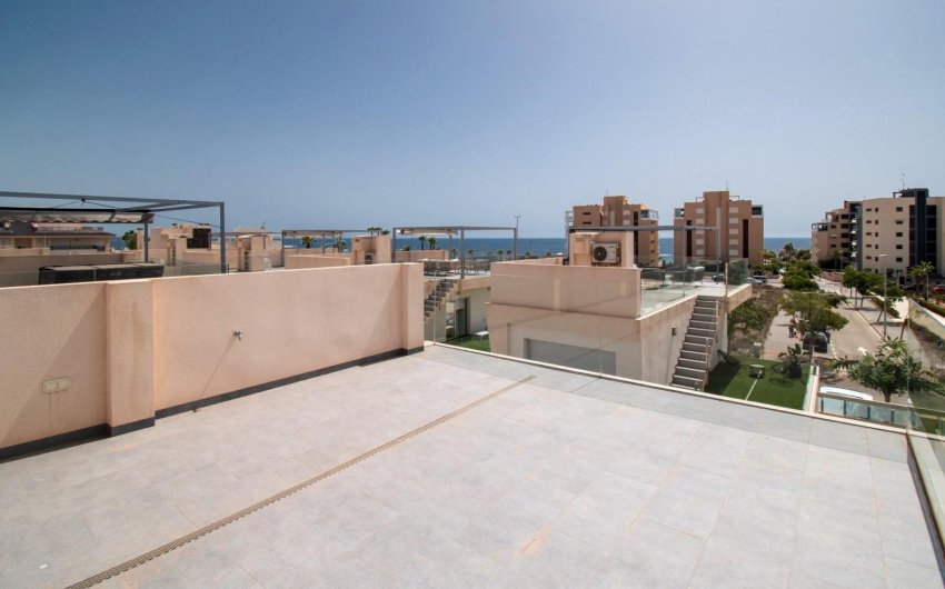 Resale - Villa -
Orihuela Costa - Mil Palmeras