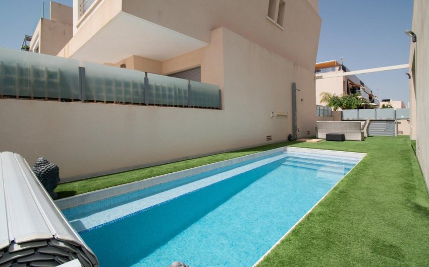 Resale - Villa -
Orihuela Costa - Mil Palmeras