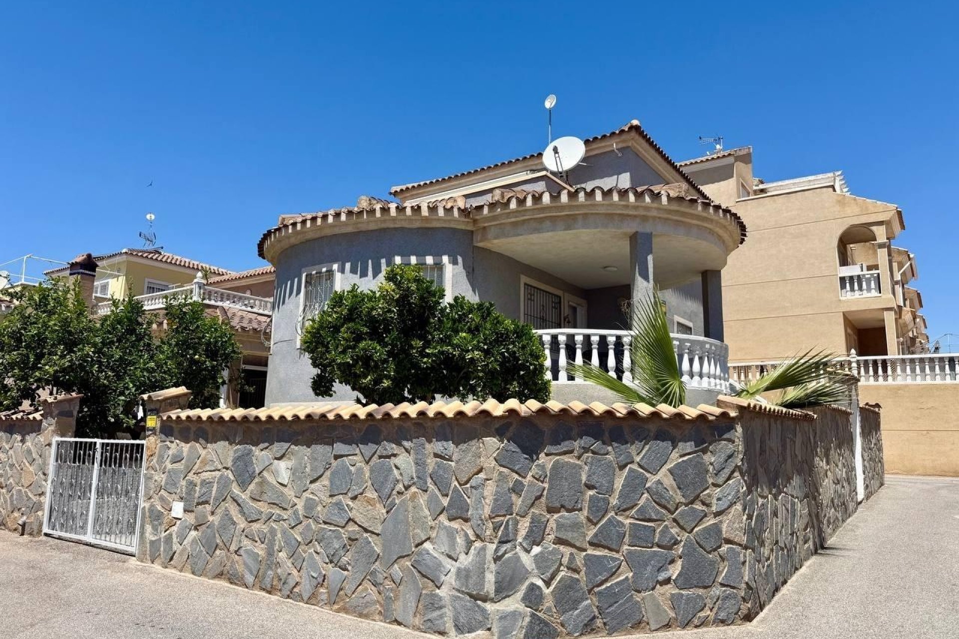 Resale - Villa -
Orihuela Costa - Playa Flamenca