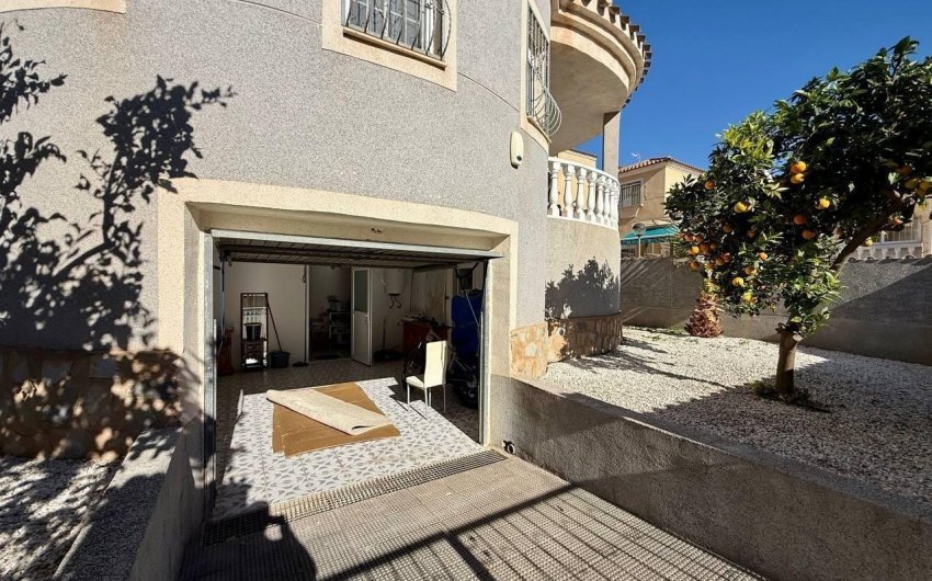 Resale - Villa -
Orihuela Costa - Playa Flamenca