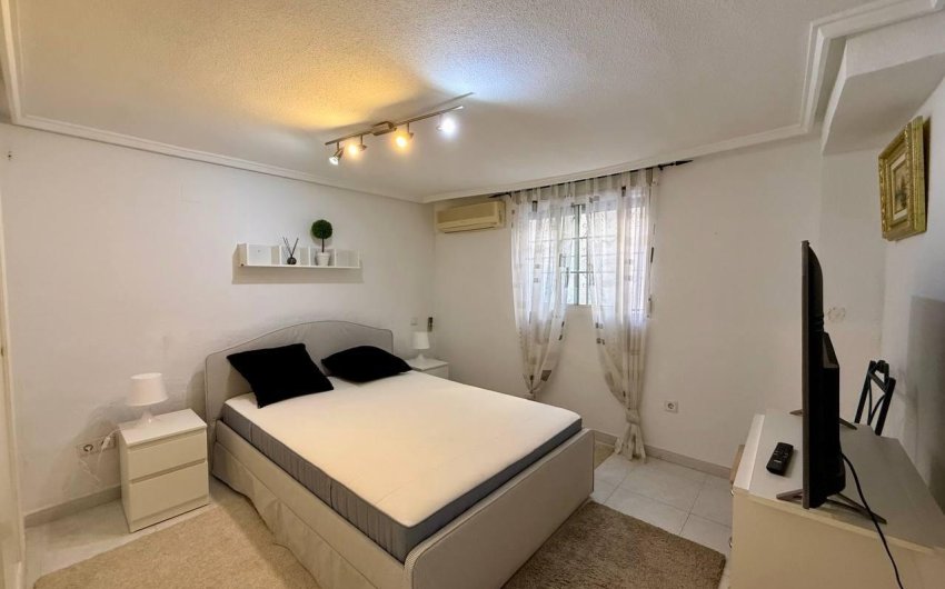 Resale - Villa -
Orihuela Costa - Playa Flamenca