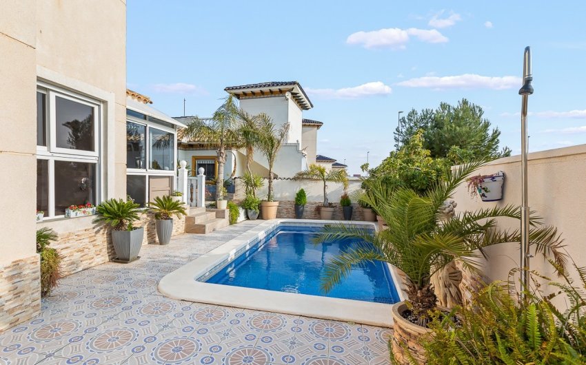 Resale - Villa -
Orihuela Costa - Playa Flamenca