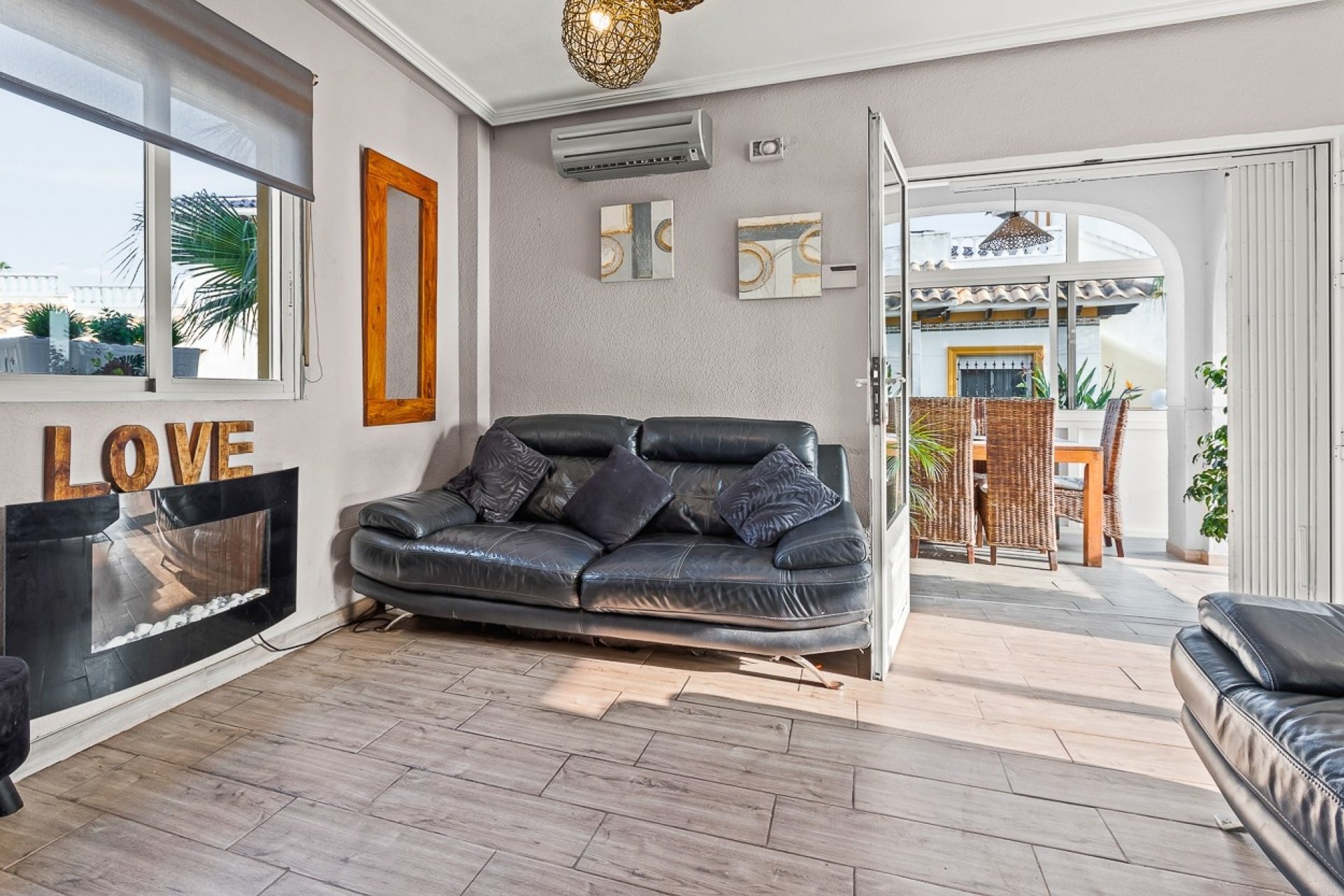 Resale - Villa -
Orihuela Costa - Playa Flamenca