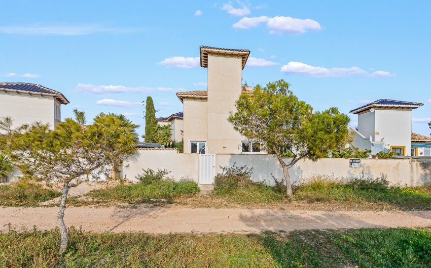 Resale - Villa -
Orihuela Costa - Playa Flamenca