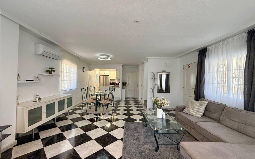 Resale - Villa -
Orihuela Costa - Playa Flamenca